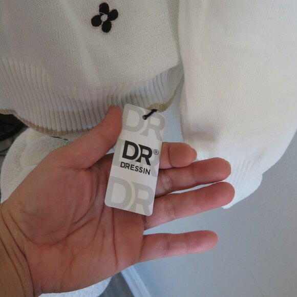 Dressin Cardigan White button down longsleeves size M Brand New w/tag - Picture 4 of 5